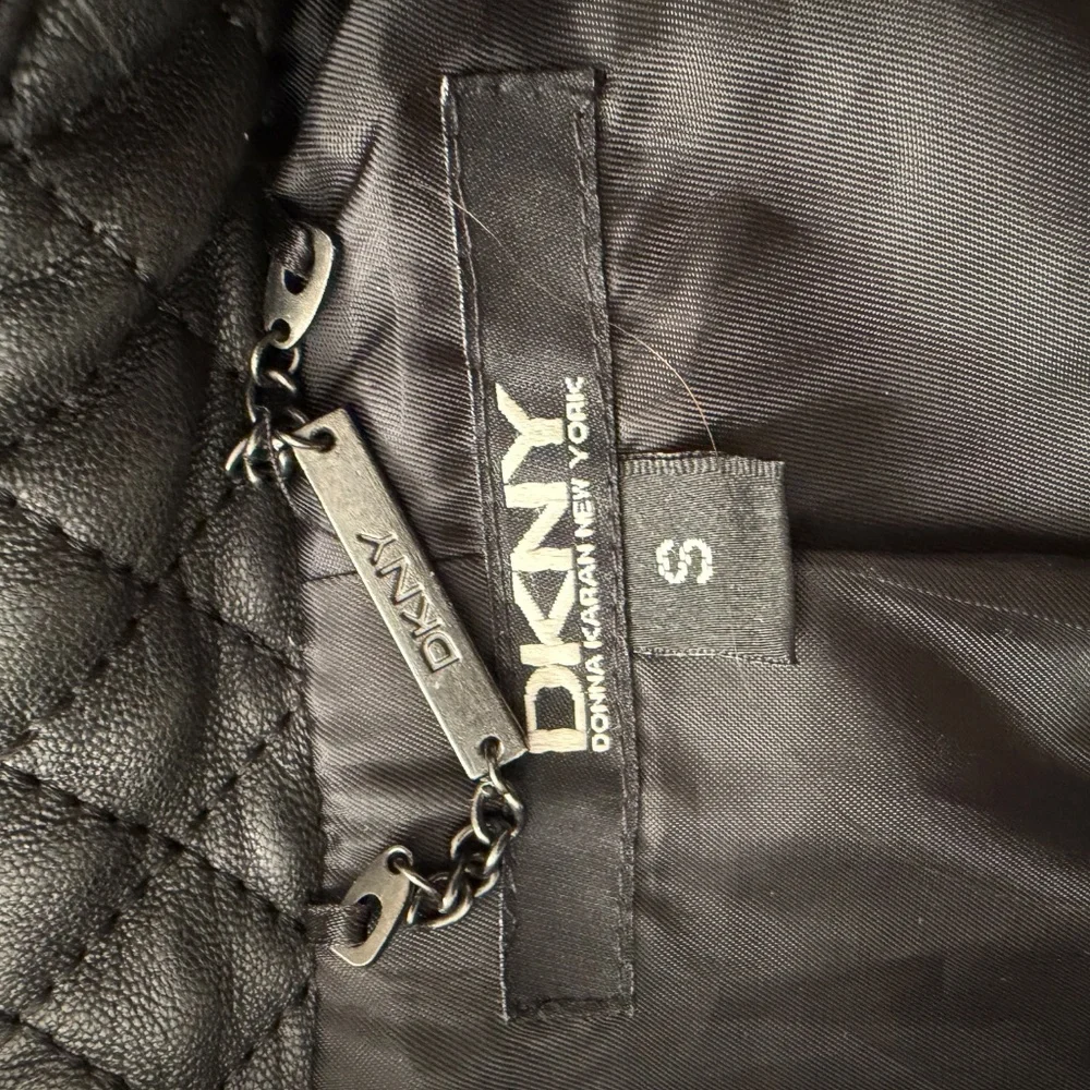 DKNY Black Leather Asymmetrical Moto Jacket with Quilted Details – Size S - Picture 7 of 7